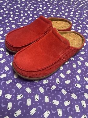 REVITALIGN Red Suede Slip-On Women's Clogs